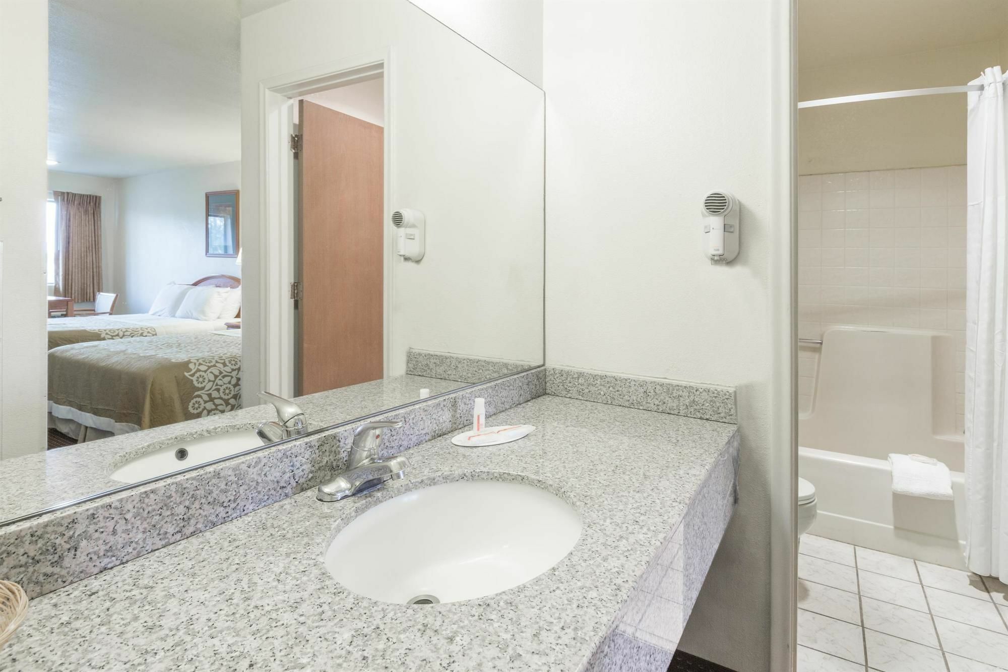 Days Inn By Wyndham Willcox Exteriér fotografie